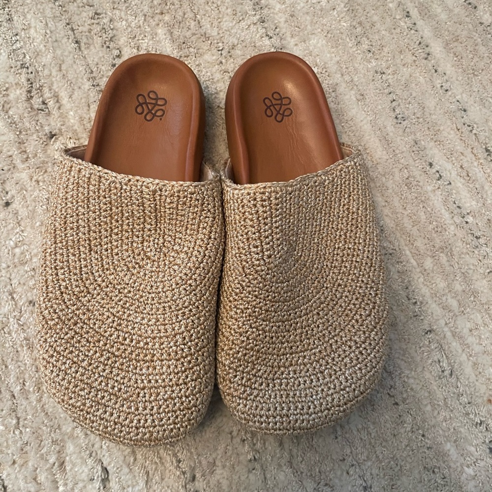 The Sak Women’s Tan Slip-On Shoes - Picture 3 of 4